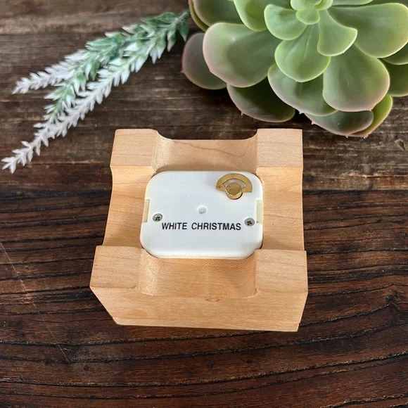 🎁 4/$25 - HANDMADE wooden music box - plays white Christmas - NEW - Picture 4 of 10